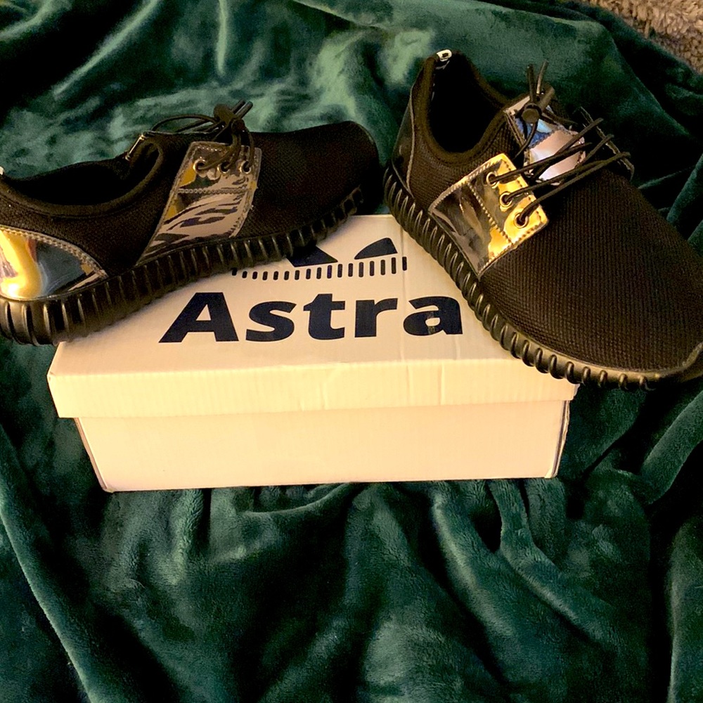 Astra black and chrome tennis shoes